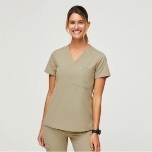 Figs Women's sandstone caterina one pocket top